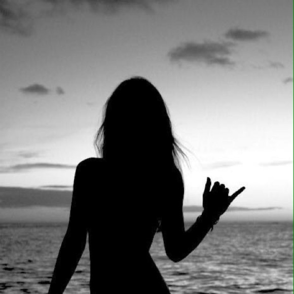 Meet your Posher, Jenn - Picture 1 of 1